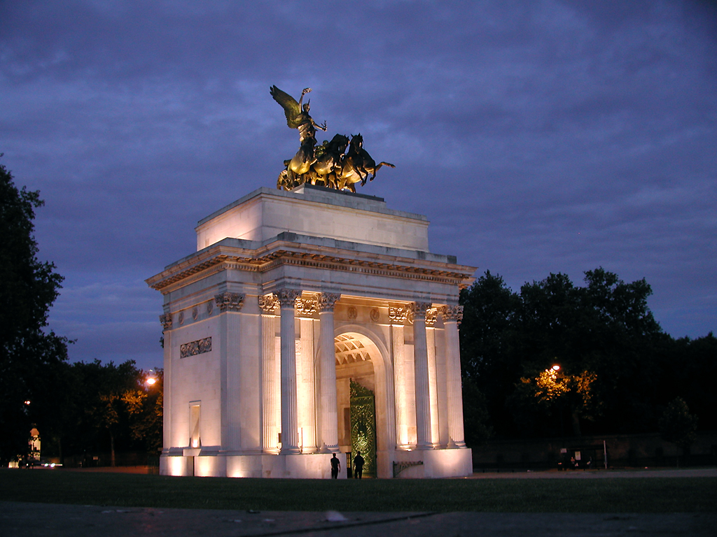 Wellington Arch at Dusk...